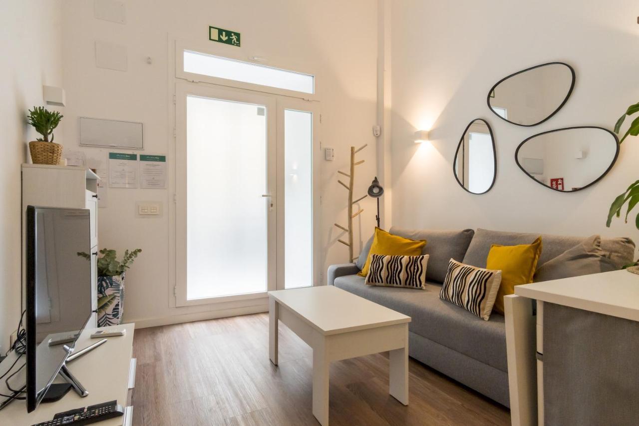 Modern And Cozy- 1 Bedroom 1 Bathroom -Lavapies マドリード エクステリア 写真