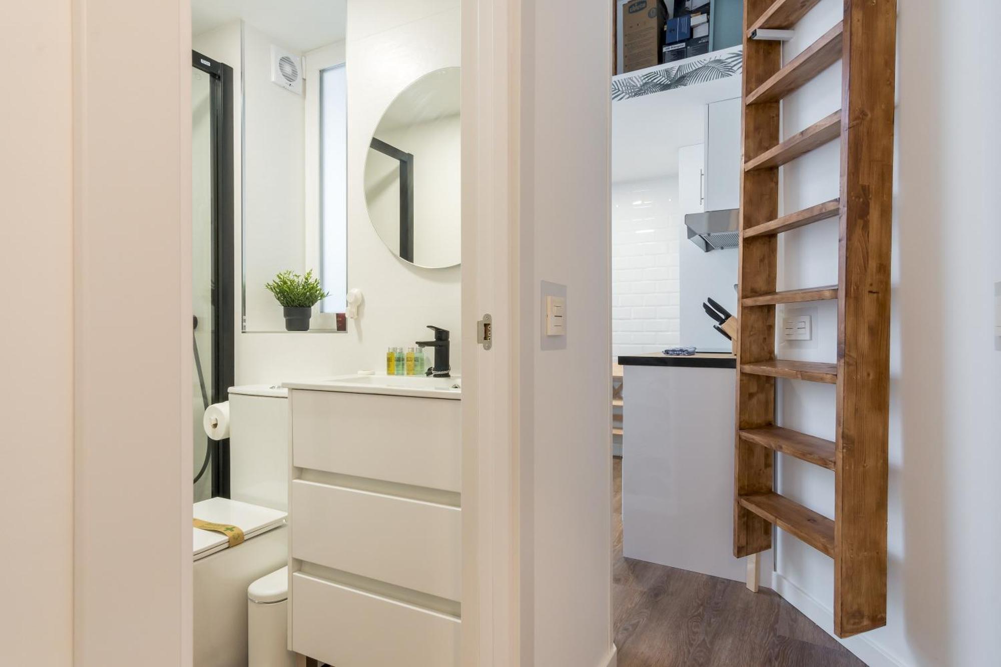 Modern And Cozy- 1 Bedroom 1 Bathroom -Lavapies マドリード エクステリア 写真